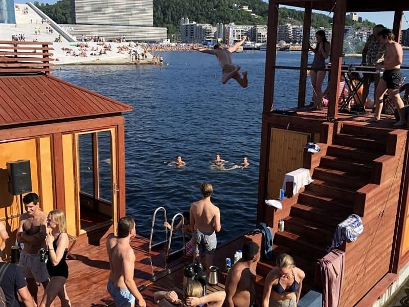Oslo Badstuforening: Bademaschinen i Bjørvika - Image