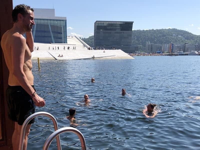 Oslo Badstuforening: Bademaschinen i Bjørvika - Image
